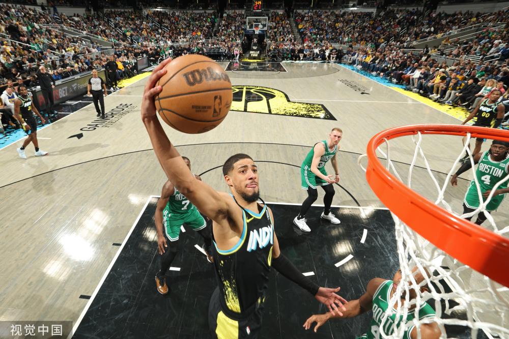 沙特给萨拉赫开2.5亿美元年薪，但他考虑教育问题不愿前往.