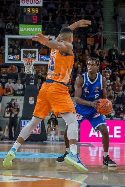 撼篮下暴扣 撼篮下暴扣